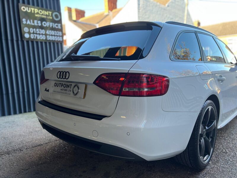 AUDI A4 AVANT 2.0 TDI Black Edition Multitronic Euro 5 5dr 2011