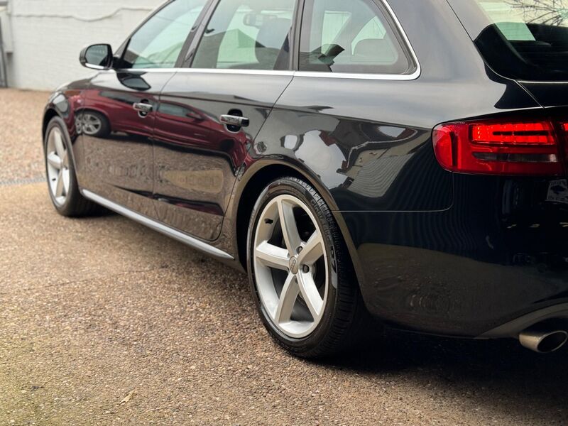 AUDI A4 AVANT 3.2 FSI V6 Executive S line quattro Euro 4 5dr 2011