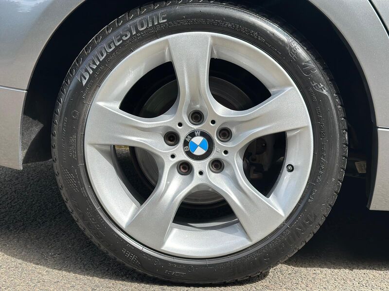 BMW 3 SERIES 2.0 320d Exclusive Edition Steptronic Euro 5 4dr 2011