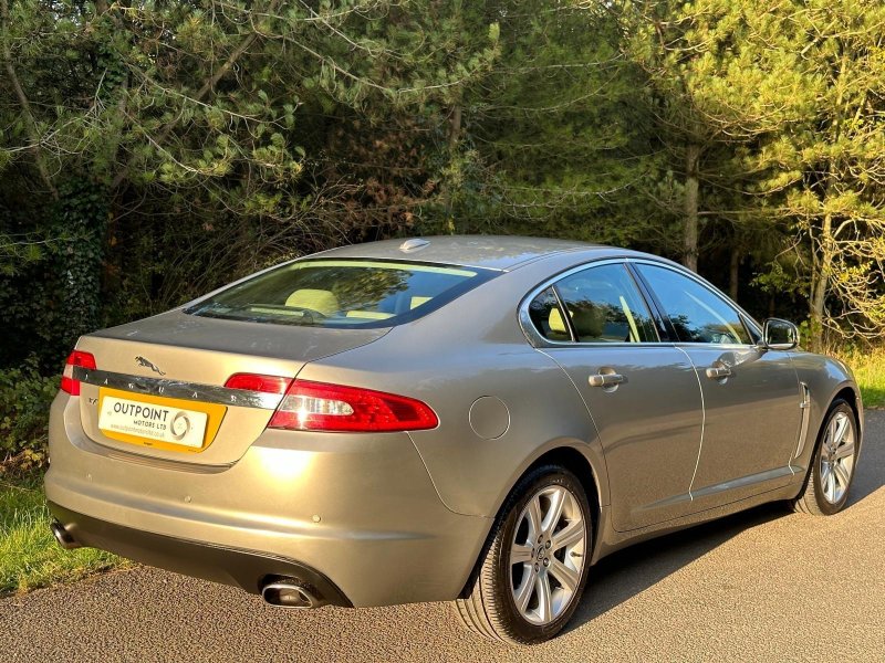 JAGUAR XF 3.0d V6 Luxury Auto Euro 5 4dr 2011