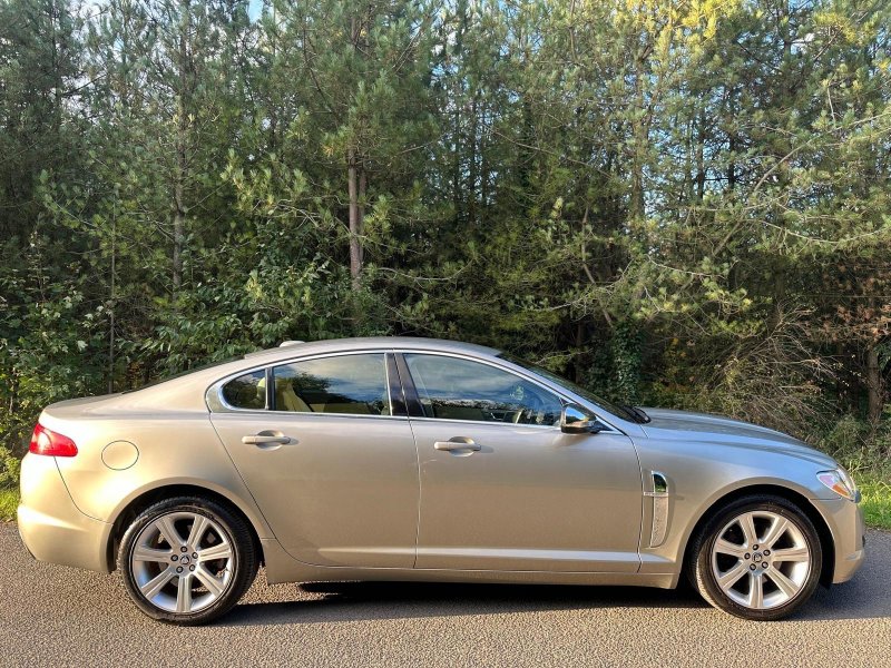 JAGUAR XF 3.0d V6 Luxury Auto Euro 5 4dr 2011