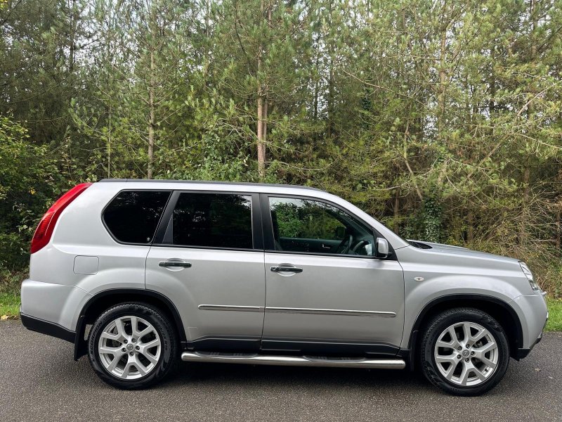 NISSAN X-TRAIL 2.0 dCi Tekna 4WD Euro 5 5dr 2010