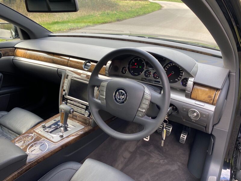 VOLKSWAGEN PHAETON 3.0 TDI V6 4MOTION 4dr 2011