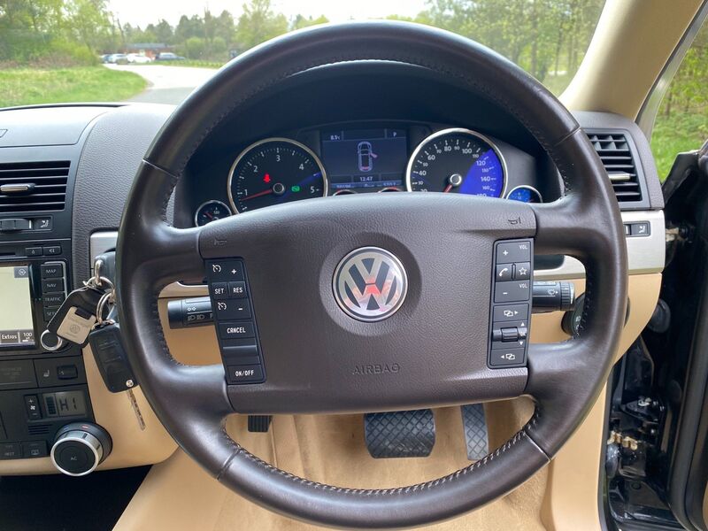 VOLKSWAGEN TOUAREG 3.0 TDI V6 DPF Altitude 5dr 2010