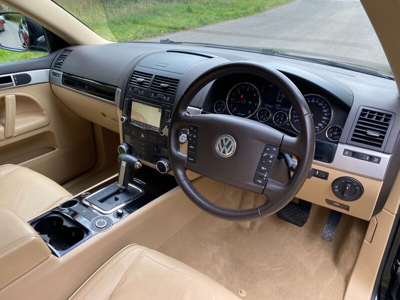 VOLKSWAGEN TOUAREG 3.0 TDI V6 DPF Altitude 5dr 2010