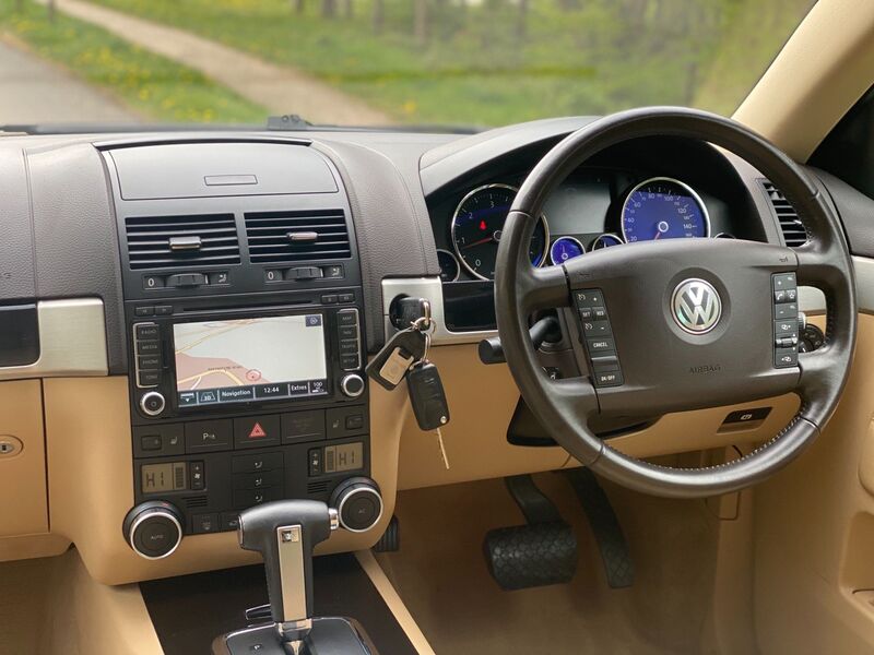 VOLKSWAGEN TOUAREG 3.0 TDI V6 DPF Altitude 5dr 2010