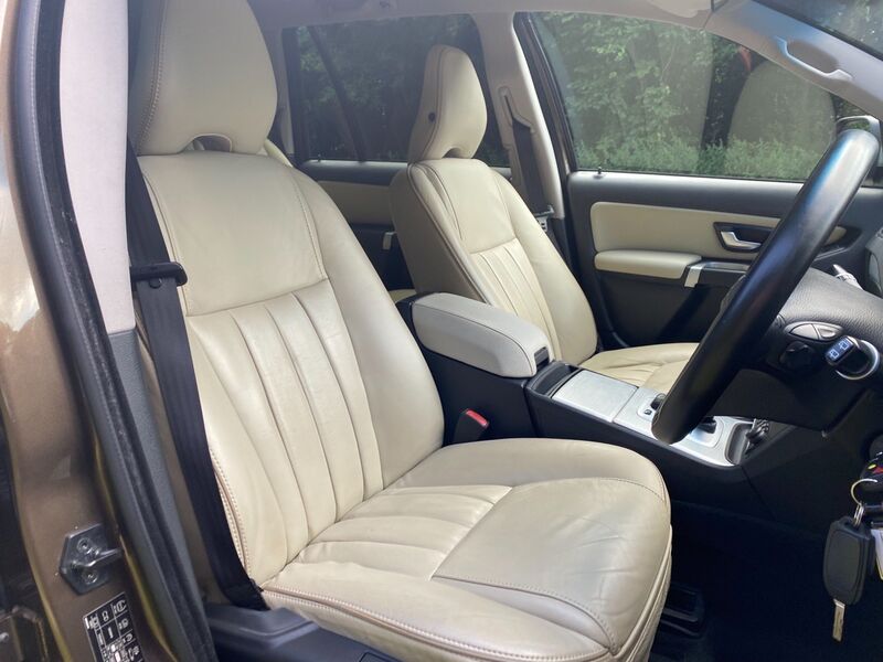 VOLVO XC90 2.4 D5 SE Lux Geartronic 4WD 5dr 2013