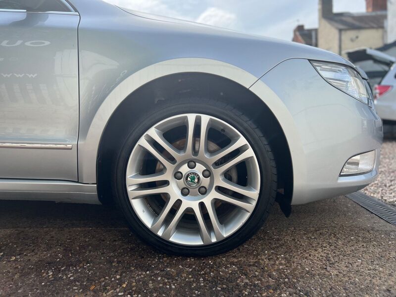 SKODA SUPERB 2.0 TDI Elegance DSG 5dr 2012