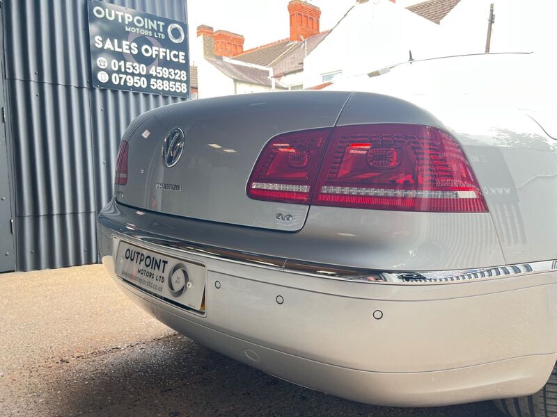 VOLKSWAGEN PHAETON 3.0 TDI CR V6 Tiptronic 4Motion Euro 5 4dr 2012